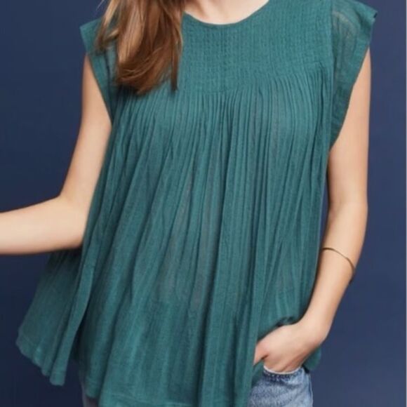 Anthropologie Tops - Anthropologie Akemi + Kin forest green smocked swing top small
